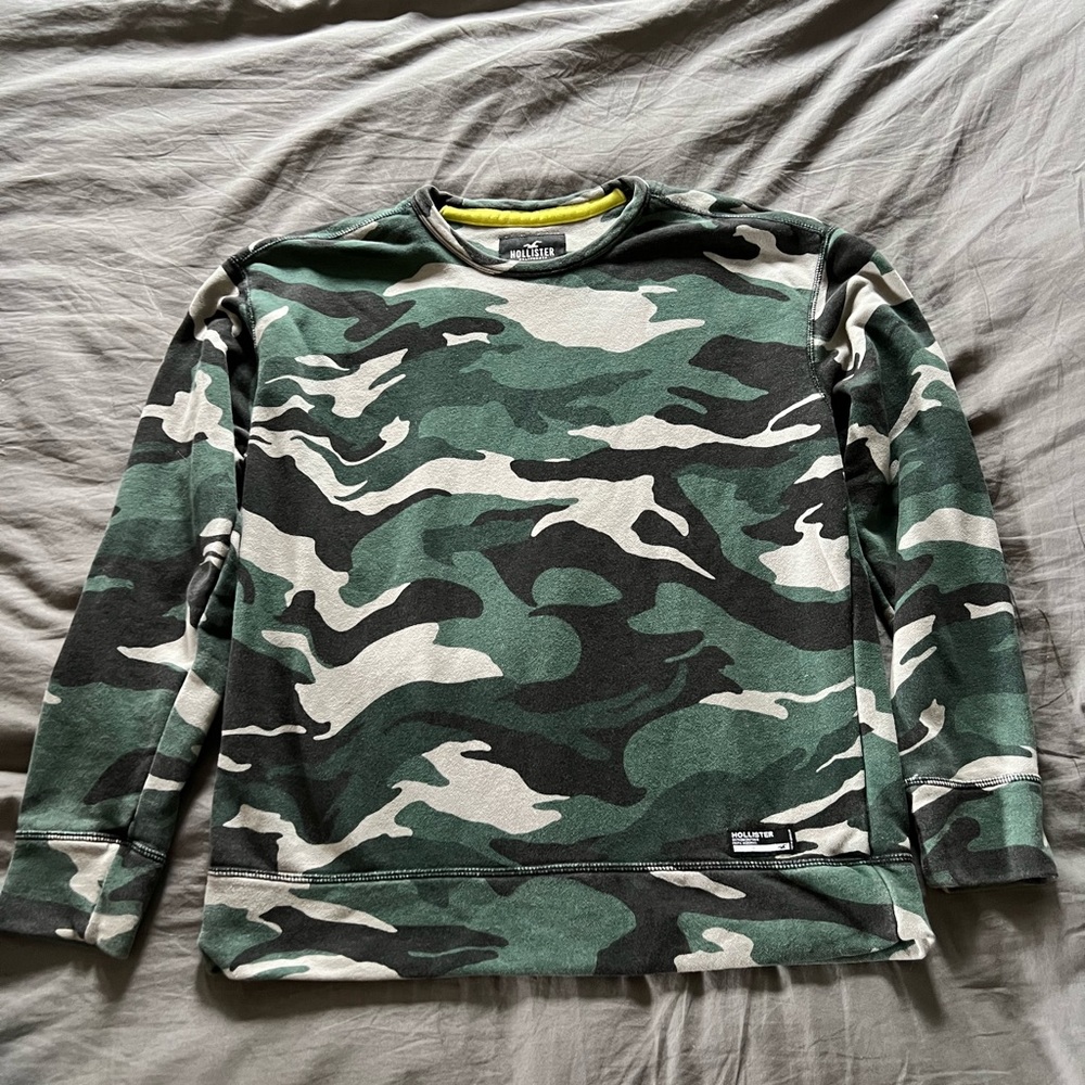 Men’s Hollister sweater
